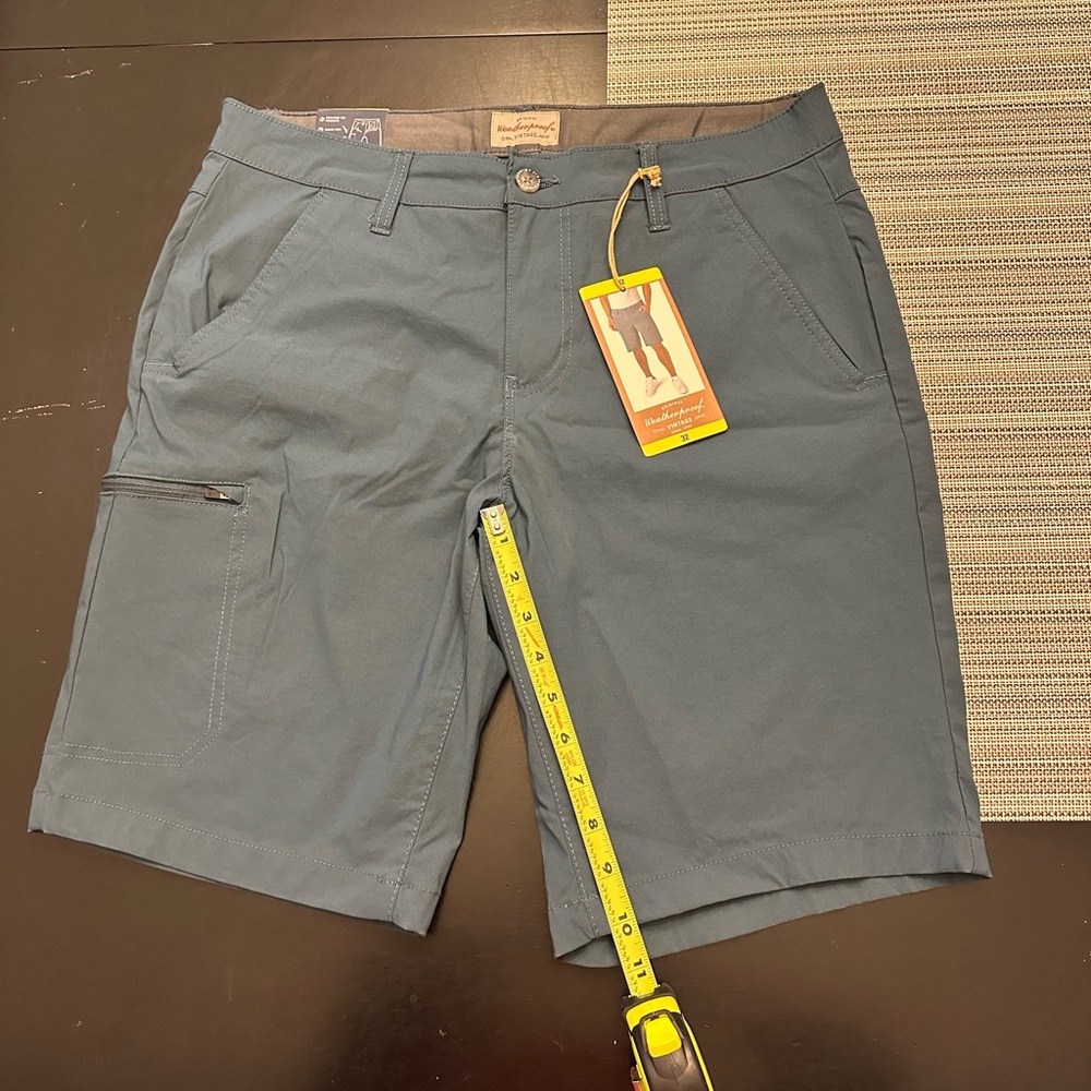 Zip pocket, quick dry, stretch, abrasion resistant. Waist size 32, 10” inseam